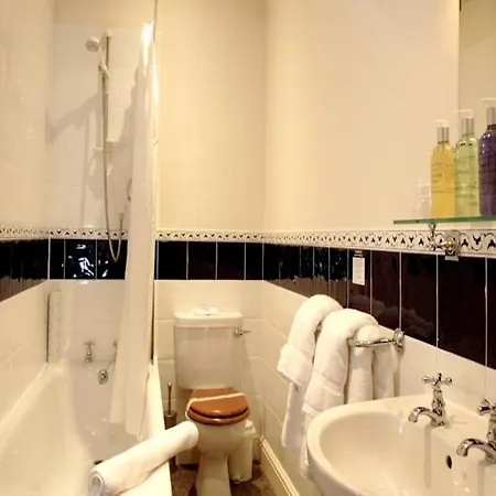Guest house Lakehouse At The Waterhead 4*