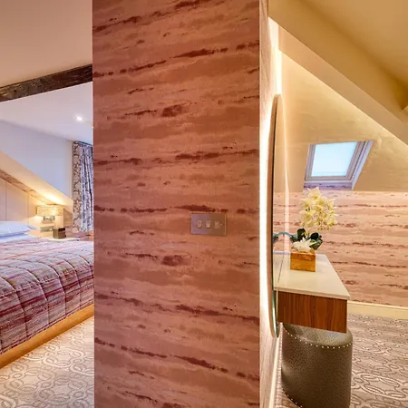 Salutation & Spa, World Distinctive