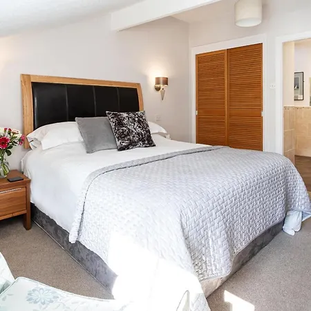 Norwood House Guest house 4*