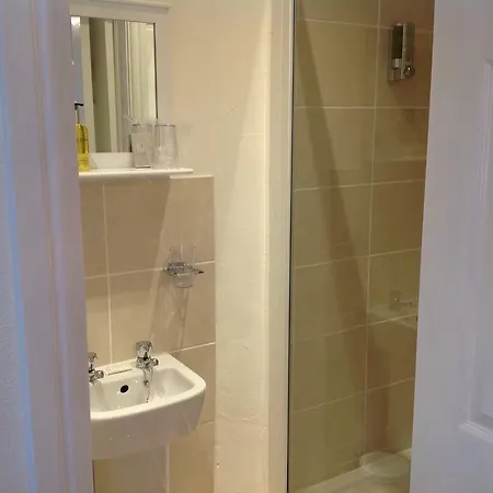3 Cambridge Guest house