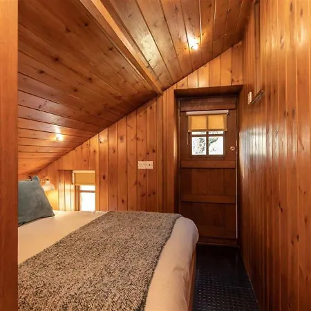 Holiday home Dovecot *