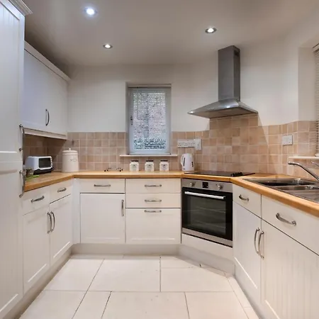 The Pavilion, Clappersgate Holiday home *