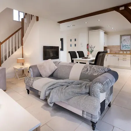 The Pavilion, Clappersgate Holiday home