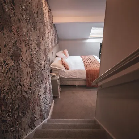 Briery Wood Hotel