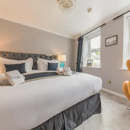 Hotel & - Stylish With Breathtaking Views - Longer, Save 4*