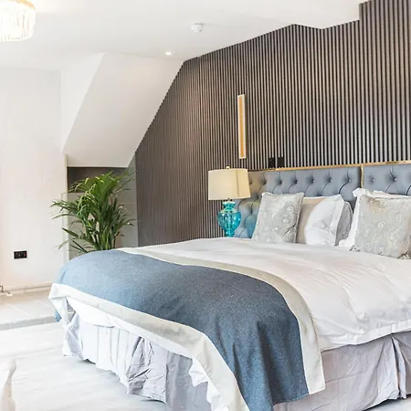 & - Stylish With Breathtaking Views - Longer, Save 4* Ambleside
