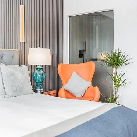 & - Stylish With Breathtaking Views - Longer, Save