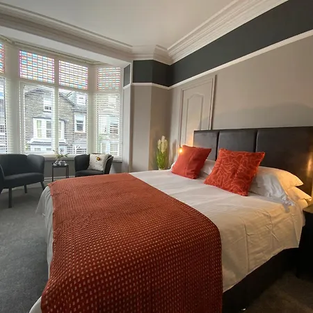3 Cambridge 4*