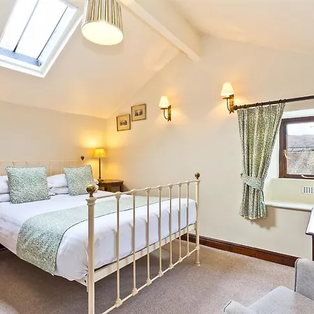 Waterwheel Bed & Breakfast 4*