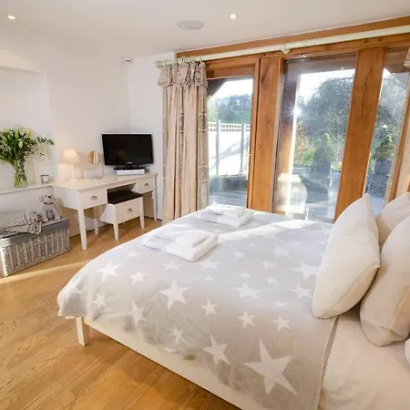 River House, Clappersgate, *