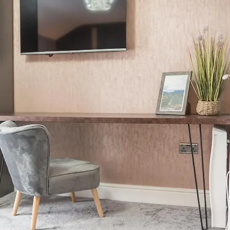 The Old Stamp House Apartment- Three En-suite Bedrooms Village Location Ambleside
