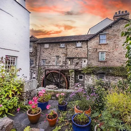 Waterwheel Bed & Breakfast 4*