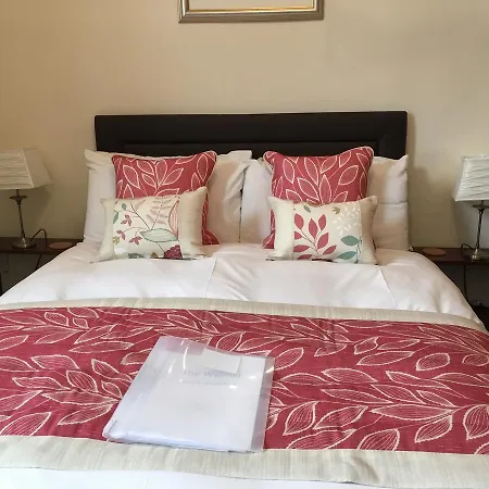 Walmar Acomodação com café da manhã  4*