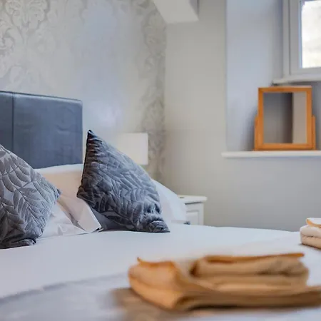 Lyndale Guest house 3*