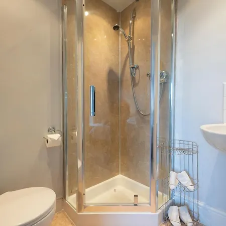 Lyndale Guest house 3*