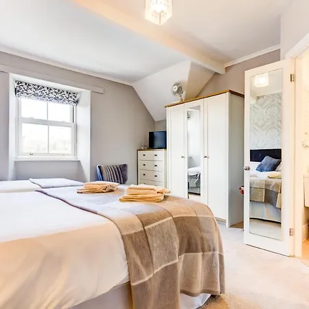 Lyndale Guest house 3*